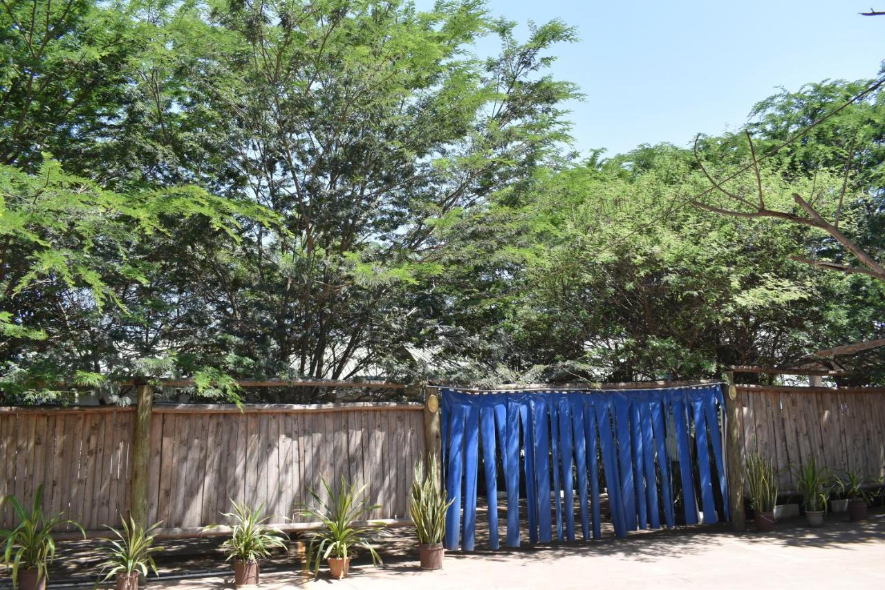 Rainbow Executive Lodge Boma la Ngombe Экстерьер фото