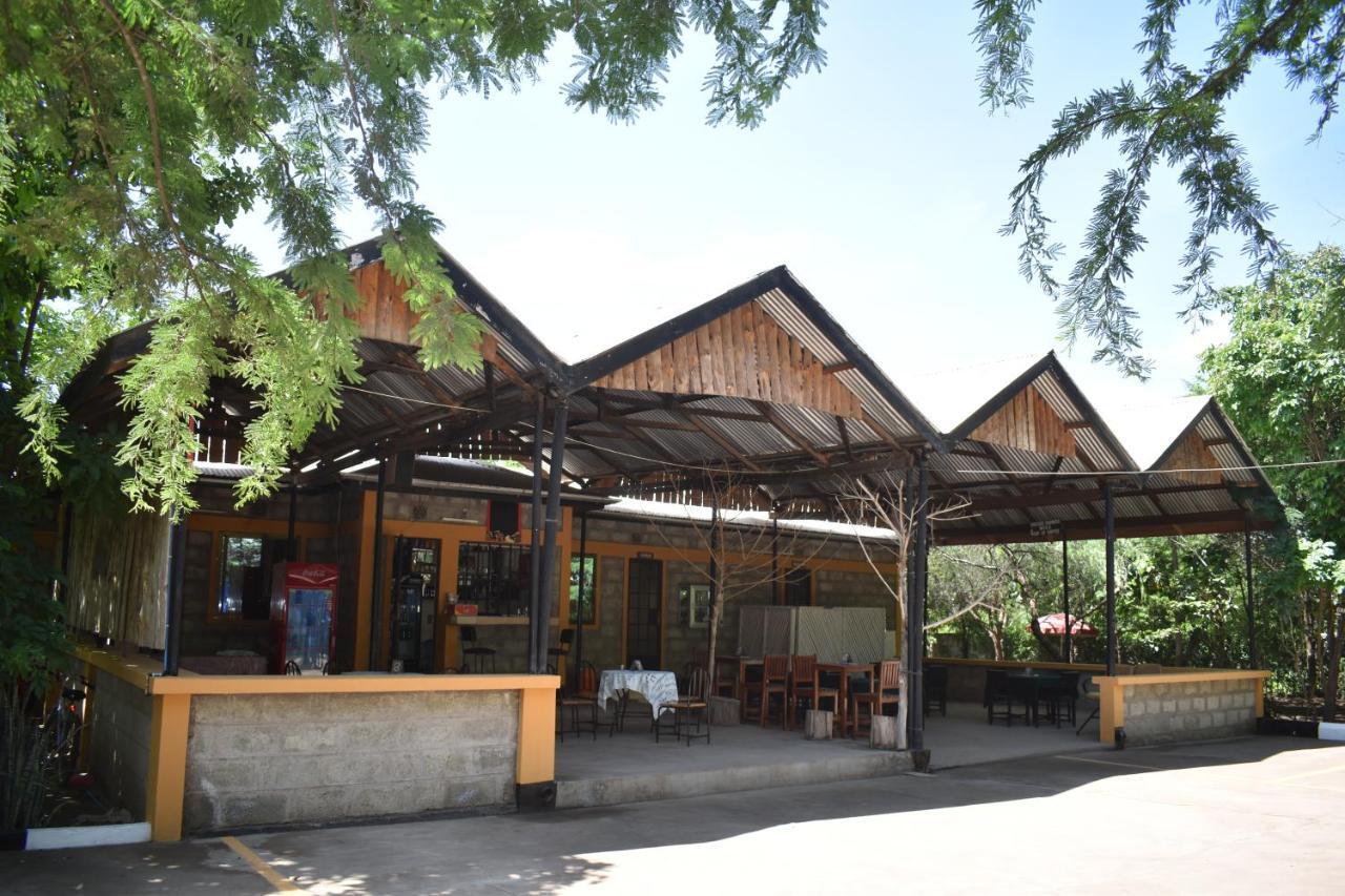 Rainbow Executive Lodge Boma la Ngombe Экстерьер фото