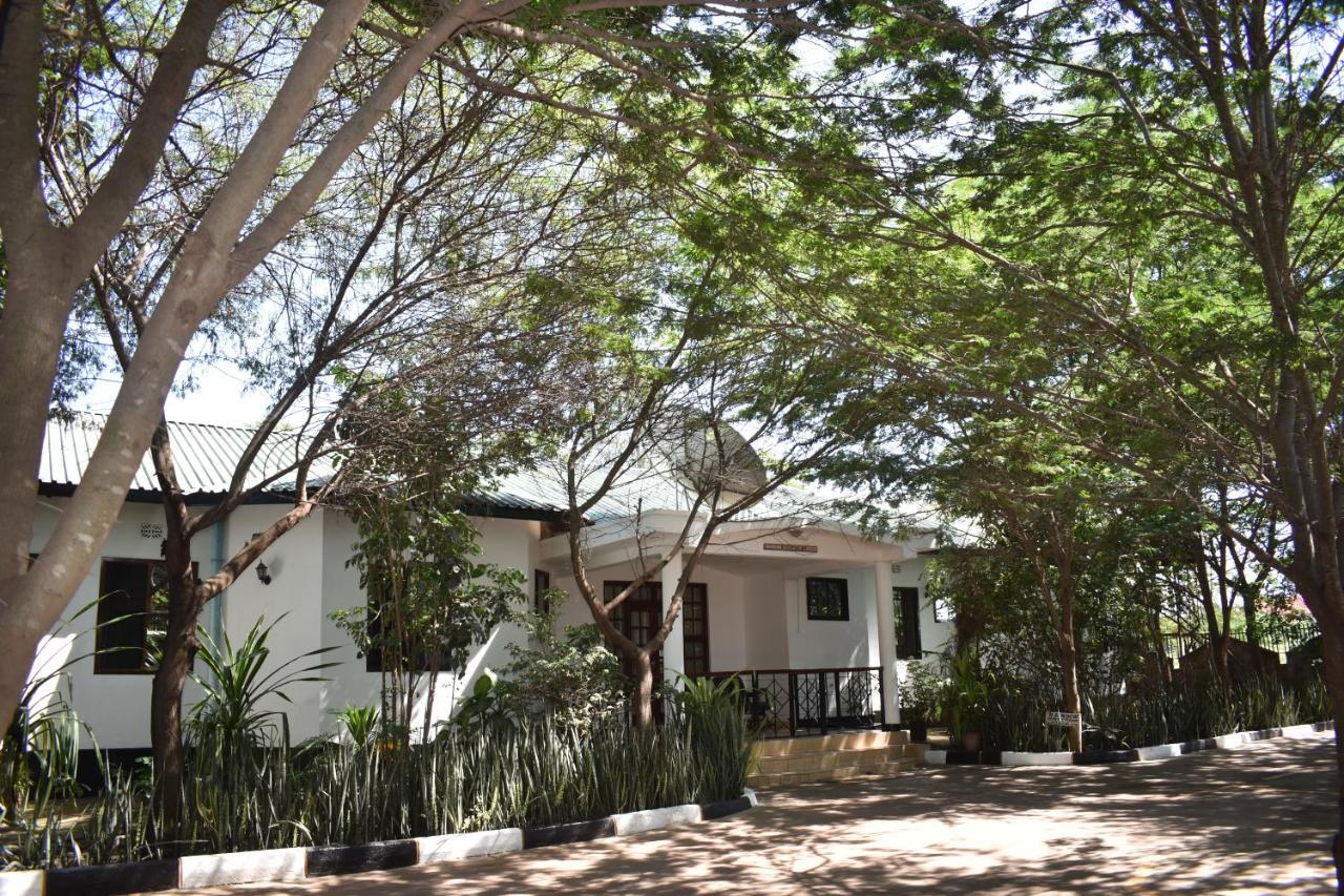 Rainbow Executive Lodge Boma la Ngombe Экстерьер фото