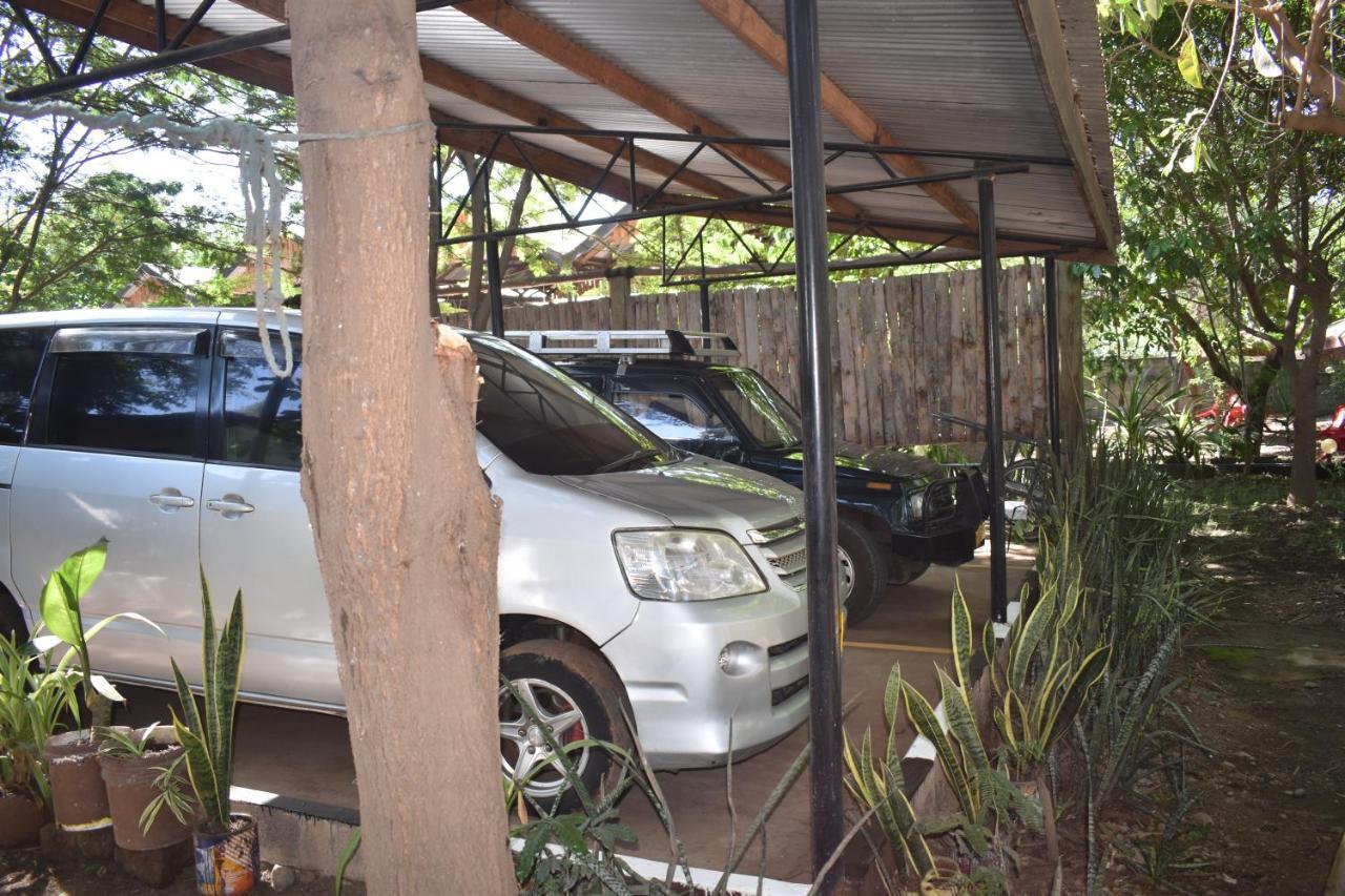 Rainbow Executive Lodge Boma la Ngombe Экстерьер фото