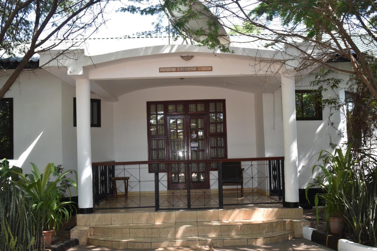 Rainbow Executive Lodge Boma la Ngombe Экстерьер фото