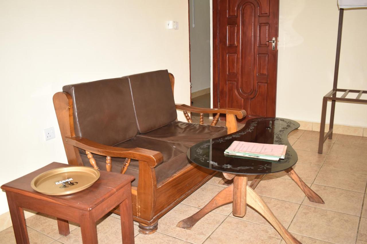 Rainbow Executive Lodge Boma la Ngombe Экстерьер фото