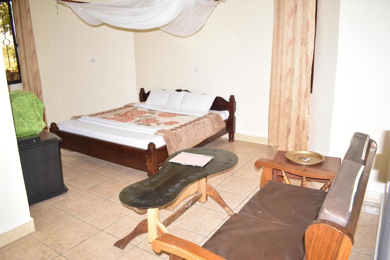 Rainbow Executive Lodge Boma la Ngombe Экстерьер фото