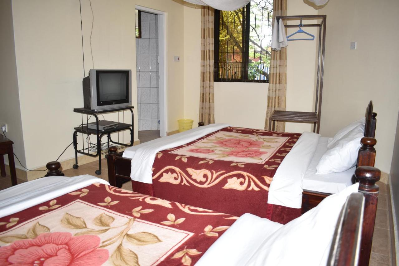 Rainbow Executive Lodge Boma la Ngombe Экстерьер фото