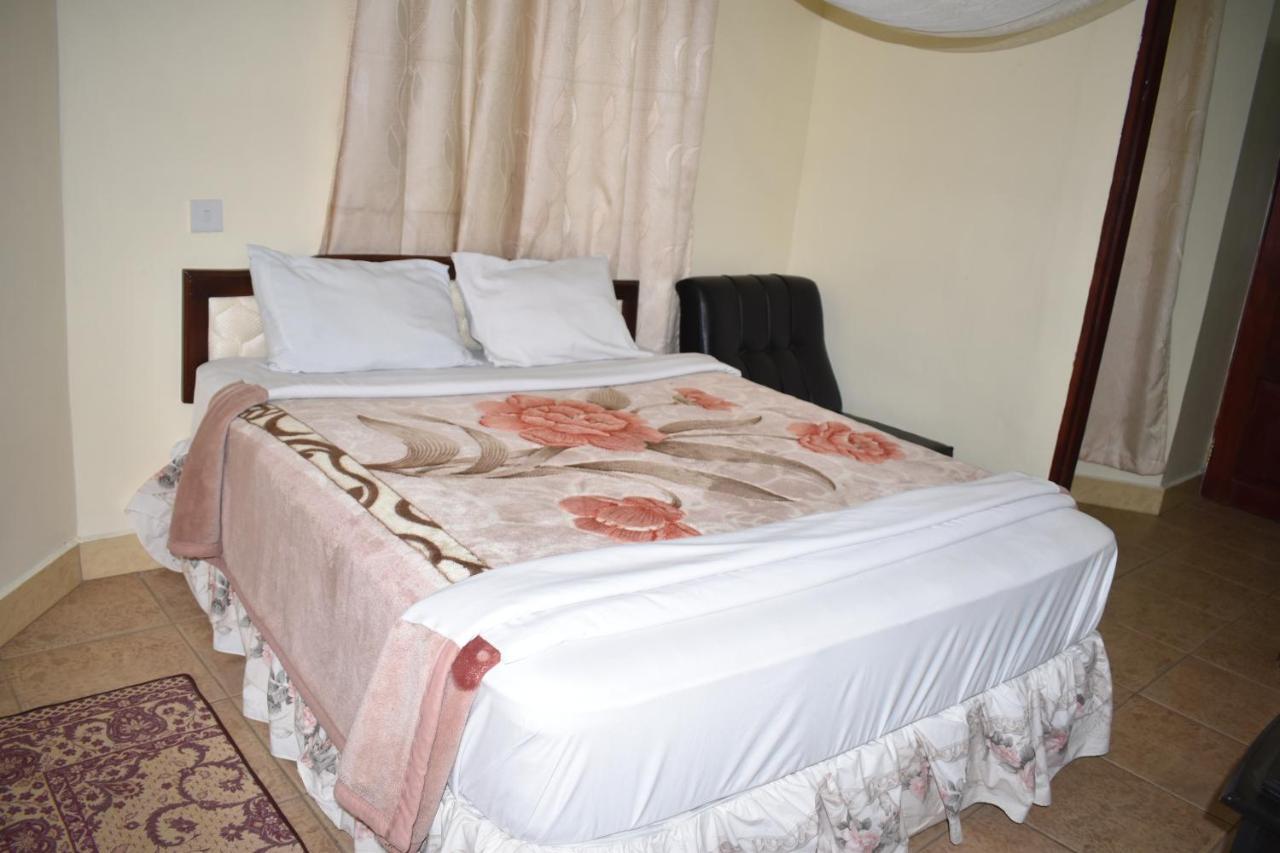 Rainbow Executive Lodge Boma la Ngombe Экстерьер фото
