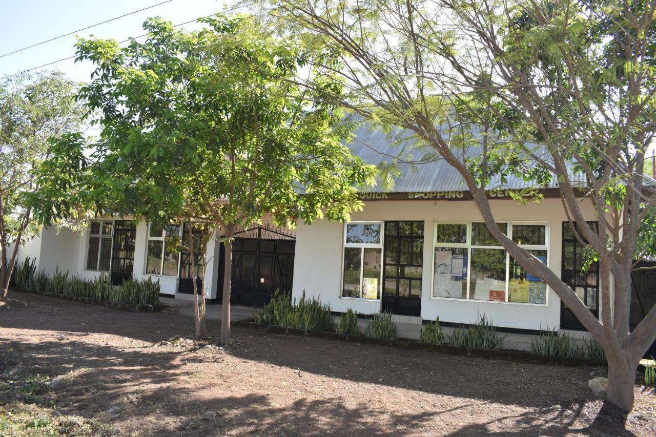 Rainbow Executive Lodge Boma la Ngombe Экстерьер фото