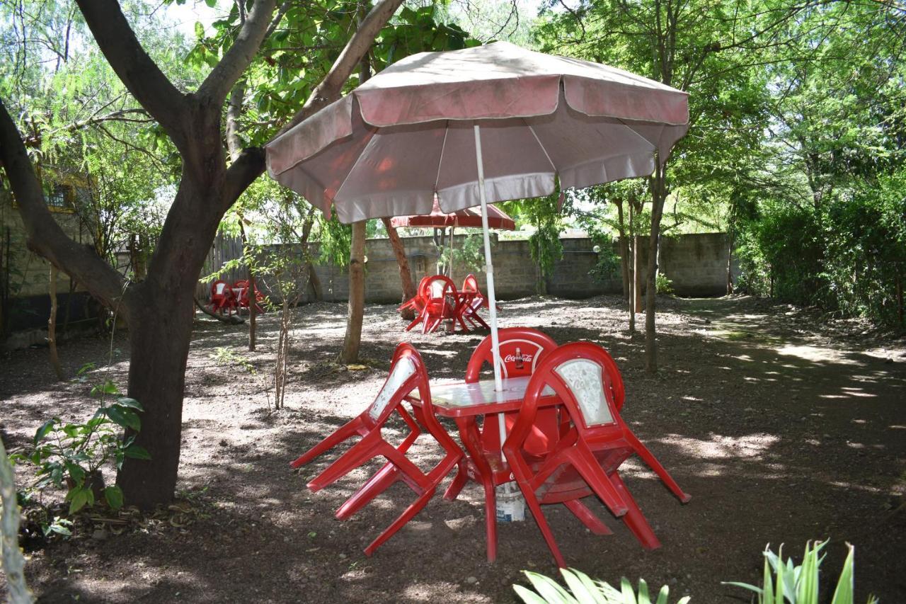Rainbow Executive Lodge Boma la Ngombe Экстерьер фото