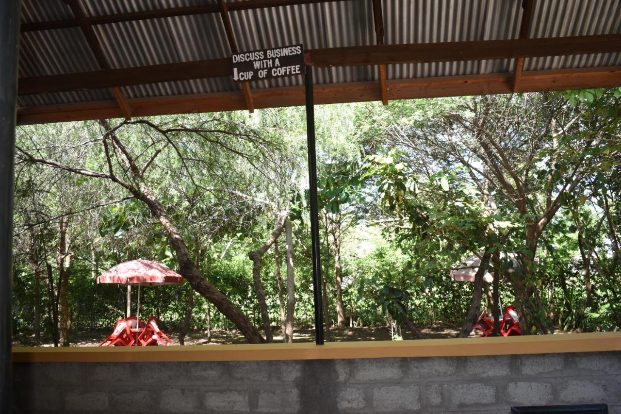 Rainbow Executive Lodge Boma la Ngombe Экстерьер фото